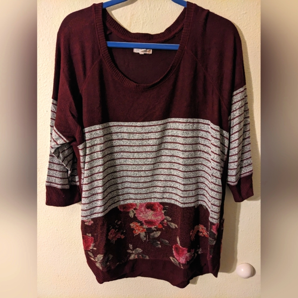 EUC Women's 3/4 sleeve shirt Maurices Size XL Maroon, Striped Gray, Red Floral